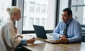 آمادگی های قبل از مهاجرت | راهنمای جامع و کامل برای موفقیت 6 مشورت با متخصصان مهاجرتی